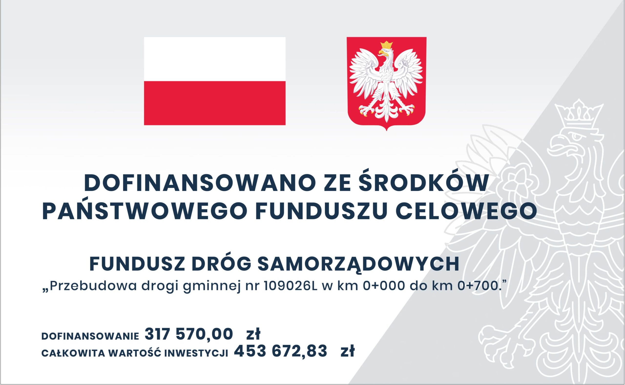 Flaga Polski, godło Polski, tekst o dofinansowaniu z państwowego funduszu celowego na przebudowę drogi gminnej, kwoty dofinansowania i wartości inwestycji w złotych.