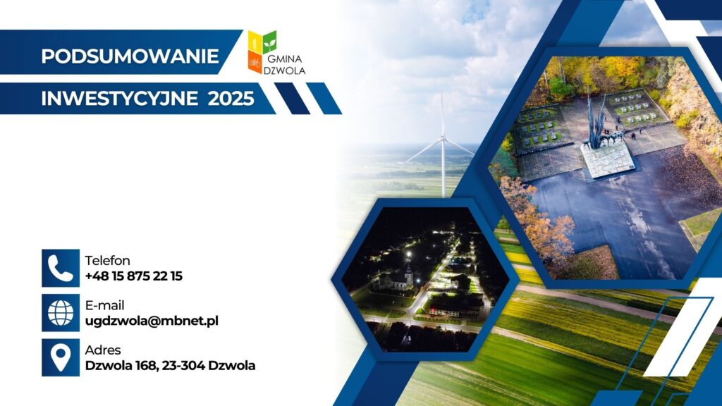 Nocny widok na oświetloną ulicę z budynkami, pomnik konny na placu otoczonym jesiennymi drzewami, pola uprawne i wiatrak na tle nieba.